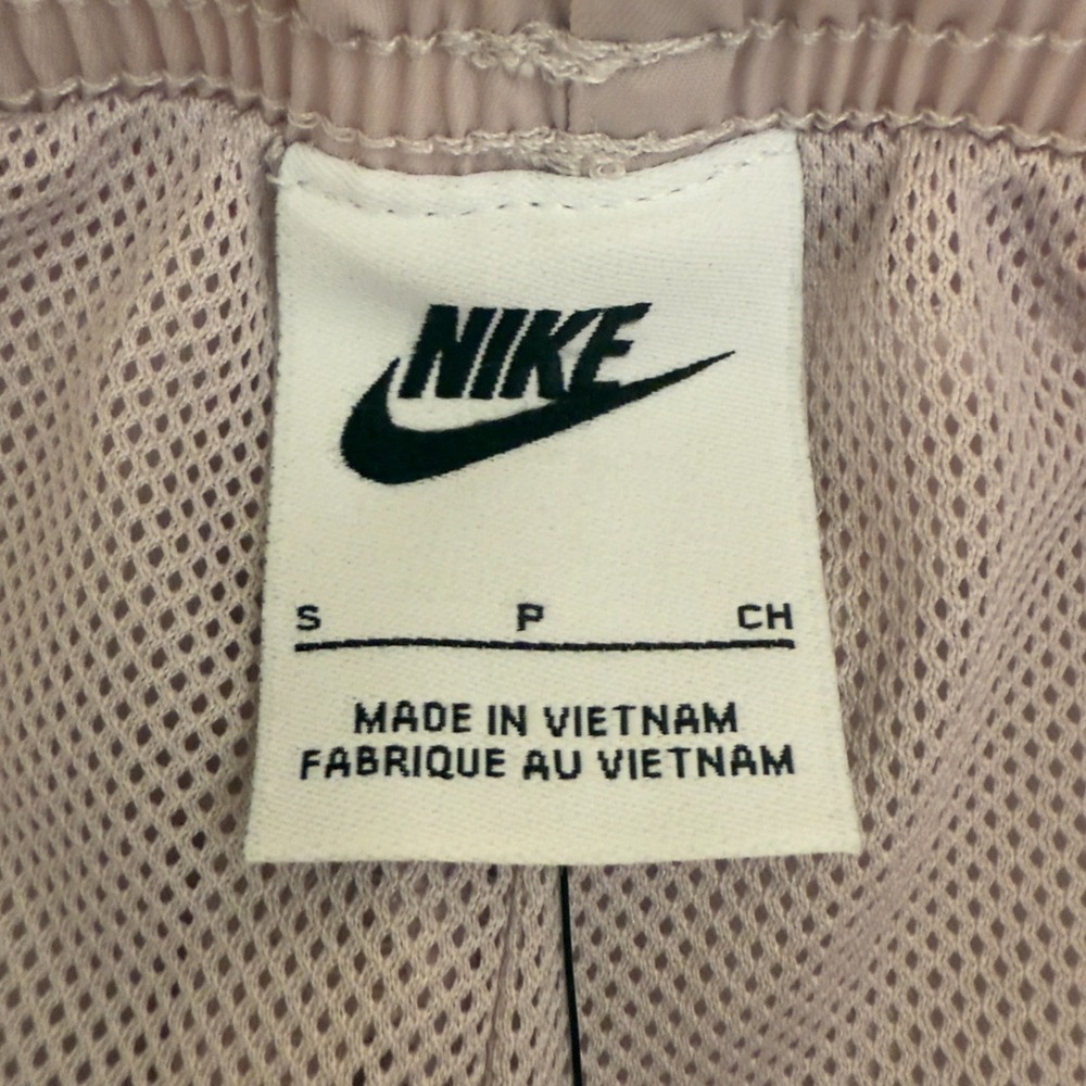 New! Nike Womens Woven High Rise Cargo Shorts Small Light Mauve Loose Fit NWT - Picture 3 of 9
